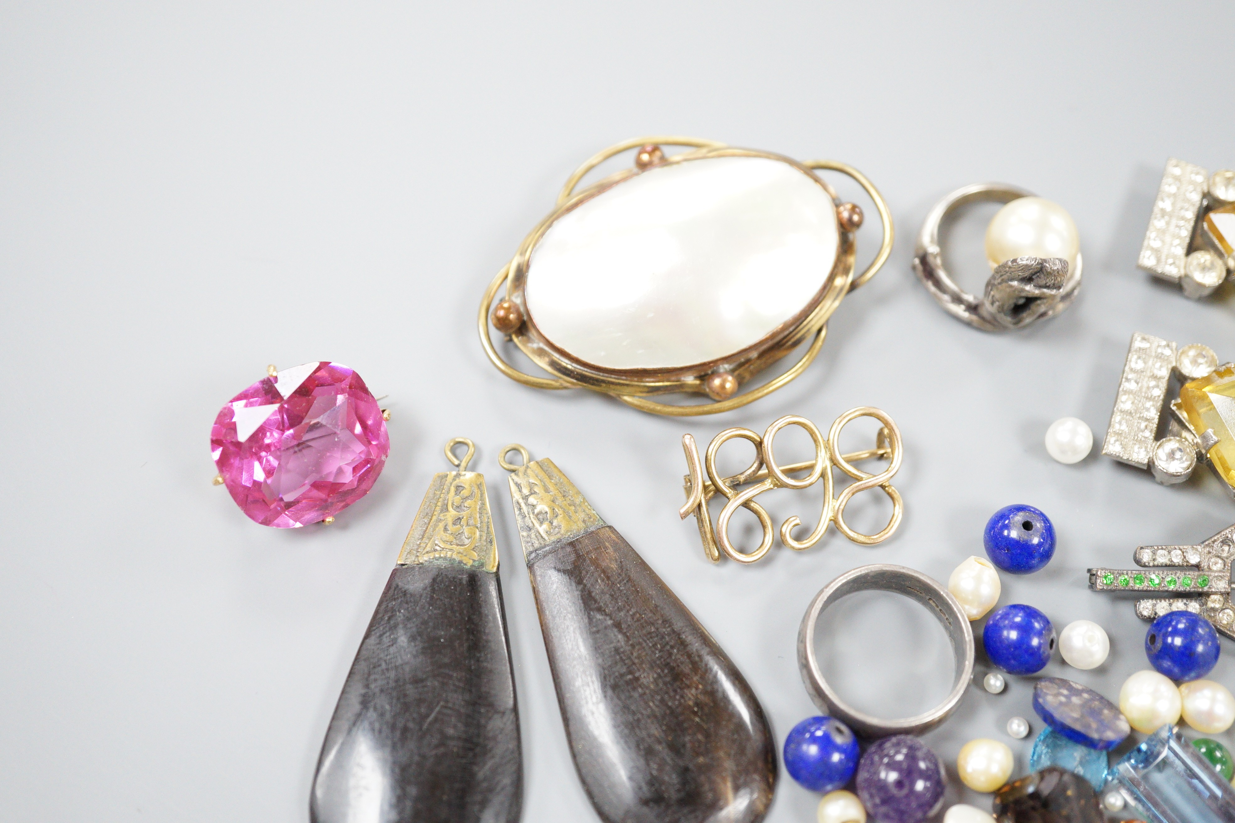 A small quantity of assorted jewellery, including costume and a Victorian yellow metal and turquoise set mourning brooch.